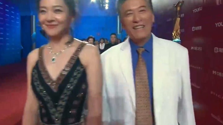 刘磊带领上影演员剧团王志华韦国春薛国平等明星亮相红毯