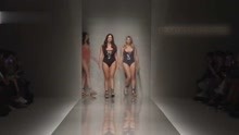 2020米兰时装周：大码模特的集体泳装秀