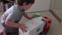 垃圾车儿童视频 绿色玩具回收卡车 工程车 迈克的玩具