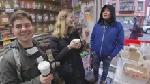 美国小伙带金发美女用中文买珍珠奶茶、逛药店，店员彻底惊呆了！