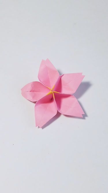 一张正方纸折樱花图片