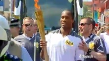 德罗巴参加奥运火炬接力 数千人夹道欢迎欧冠英雄