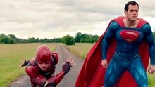 超人与闪电侠玩赛跑，先跑地球一圈热身，太可怕了