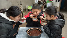 [图]哥哥用10来块钱的食材给我们做了一锅腊八粥，又稠又糯又甜真好喝