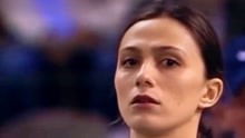 “优雅，永不过时”俄罗斯跳高女皇库尔金娜2米03摘金，姐姐撩头发一瞬间我人没了。。