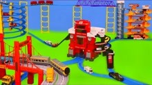 儿童趣味玩具：消防站、火车、救护车、挖掘机和托米卡儿童玩具车