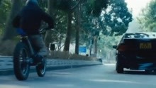 窃听风云：阿祖骑摩托车打架，全程都没下车，一个甩尾直接解决