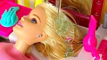 芭比娃娃来到了理发店弄新造型，最终会不会更加漂亮呢？