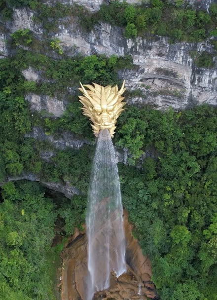 龙里龙吐水图片图片